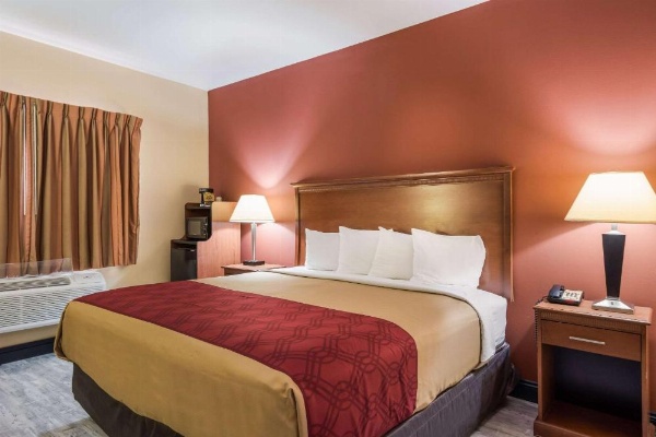 Econo Lodge Inn And Suites Little Rock image 8
